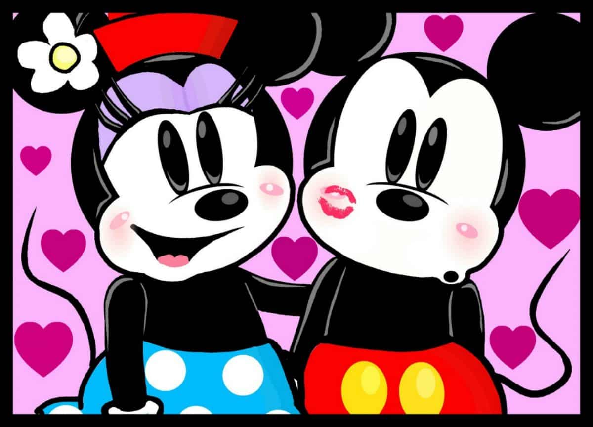 Imágen de amor de Minnie y Mickey abrazados con fondo de corazones